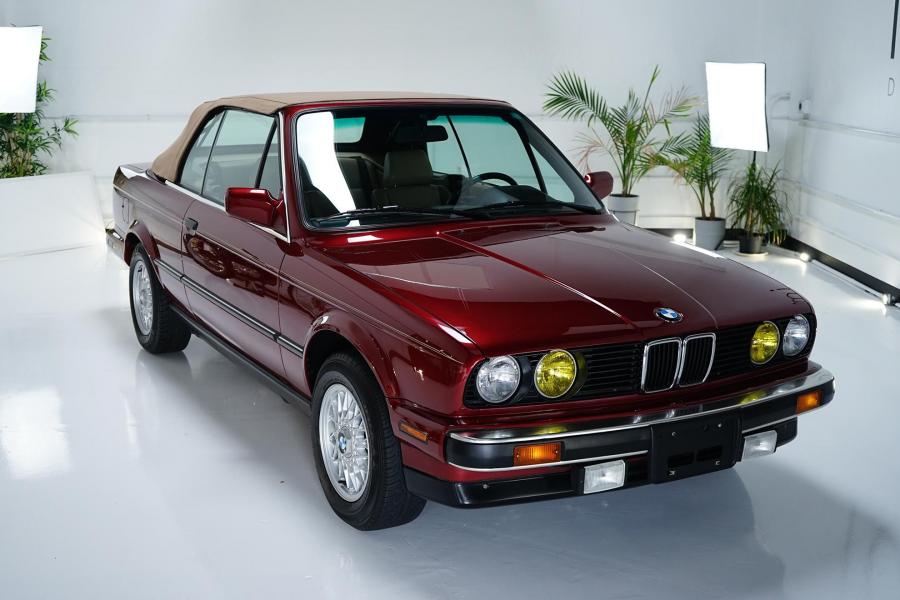  BMW 325i Convertible (Calypso Red) 1990 года  (фото 25 из 190)